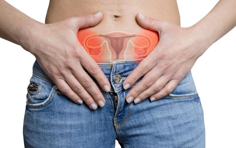 O câncer de ovário pode dar sinais (e eles são fáceis de ignorar) 2 Sintomas de câncer de ovário