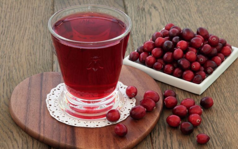 Suco de cranberry para infecção urinária funciona?