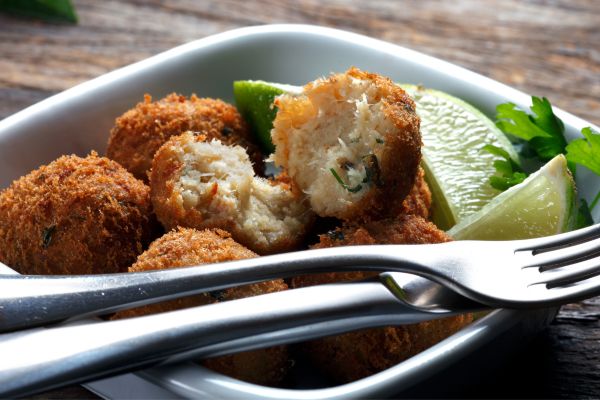 Bolinho de sardinha na airfryer fica crocante e ajuda a salvar refeições rápidas 2 bolinho de sardinha na airfryer