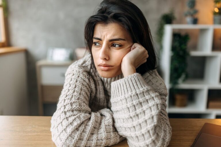 Esgotamento emocional: o que é, sinais e como recuperar o equilíbrio 2 esgotamento emocional.