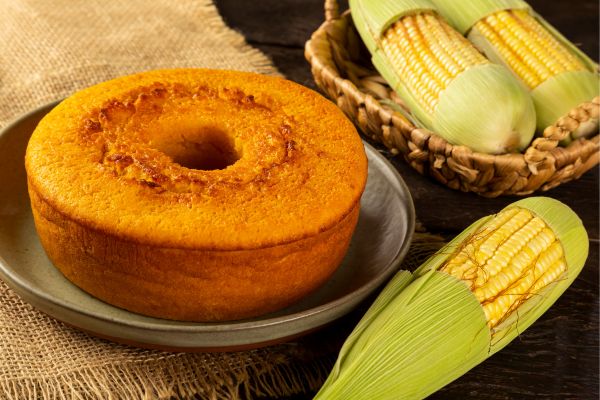 Bolo de flocão de milho com coco: receita saudável e perfeita para acompanhar o café 2 bolo de flocão de milho com coco.
