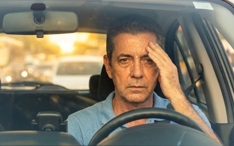 Dirigir com enxaqueca é seguro? Nem sempre o problema é apenas a dor de cabeça 2 Dirigir com enxaqueca