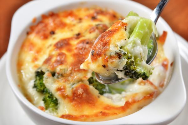 A receita de suflê de brócolis que transformou o jantar aqui em casa 2 Suflê de brócolis.