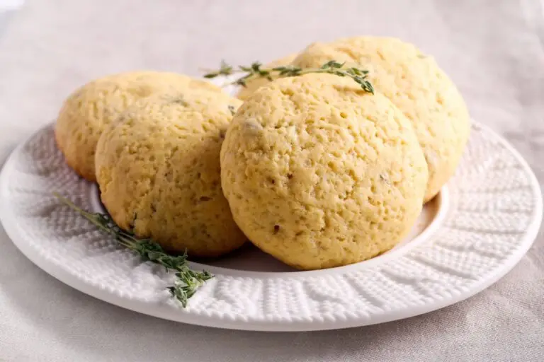 broa de fubá com erva-doce.
