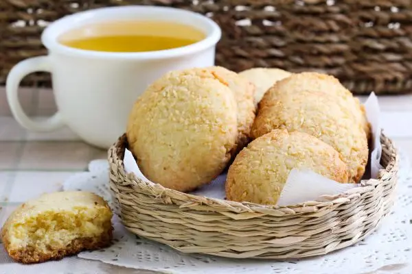 broa de fubá com erva doce.
