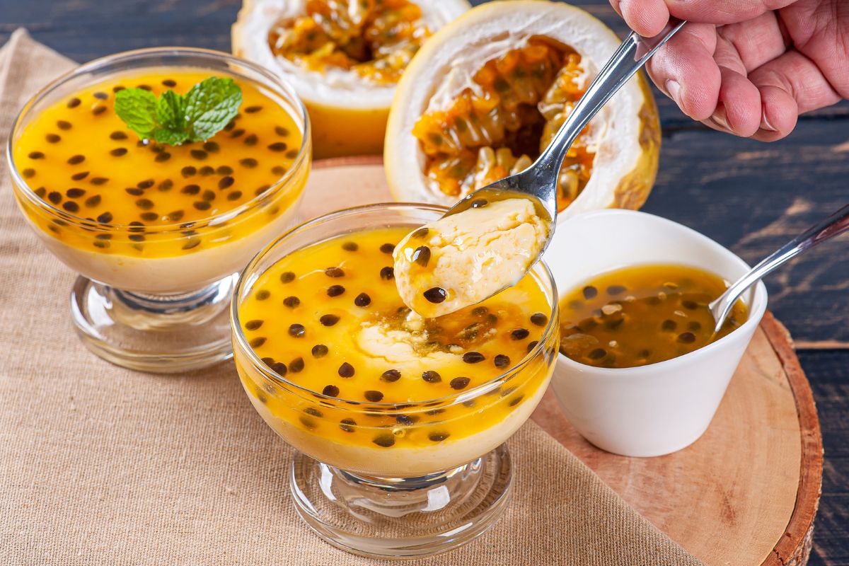 Faço esse mousse de maracujá fit em minutos e ninguém acredita que não leva leite condensado 1 mousse de maracujá fit.