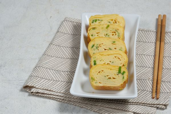 Omelete japonesa: receita saudável, rica em proteínas e perfeita para variar o café da manhã 2 Omelete japonesa.