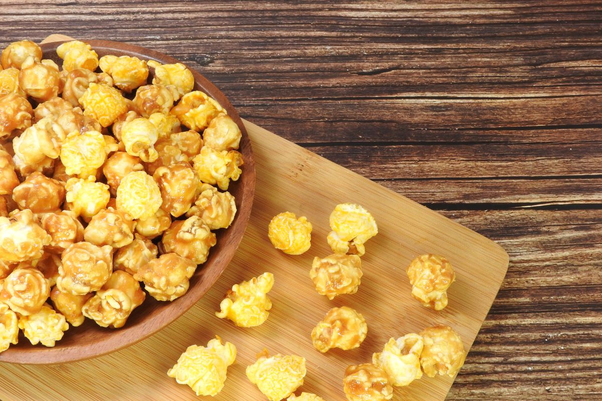 Pipoca doce saudável com canela: crocante, fácil e perfeita para matar a vontade de doce 1 Pipoca doce saudável com canela.