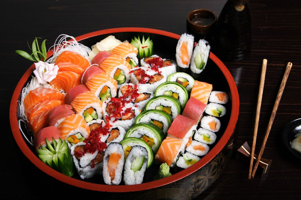 pode guardar sushi de um dia para o outro.