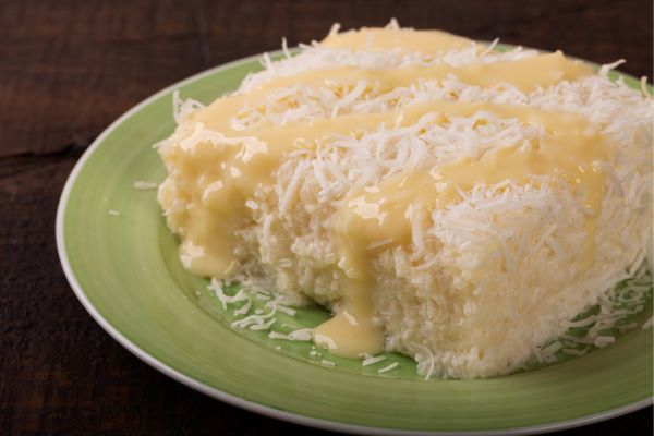 Pudim de tapioca com coco: sobremesa cremosa, sem glúten e fácil de fazer 2 Pudim de tapioca com coco.