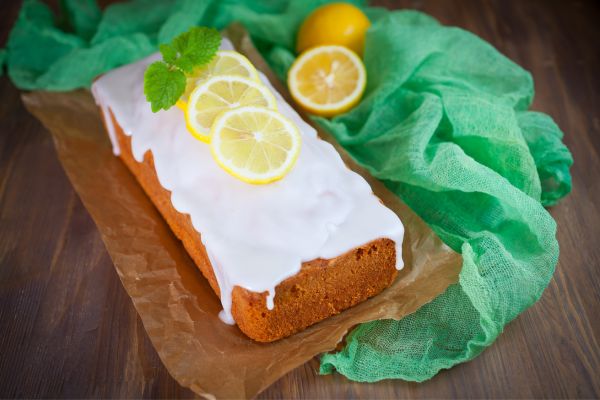 A receita de bolo de limão com iogurte natural que deixa a massa incrivelmente fofinha 2 Bolo de limão com iogurte natural.