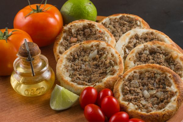 Como fazer esfirra aberta de carne sem glúten com poucos ingredientes e muito sabor 2 Esfirra aberta de carne sem glúten.