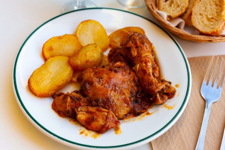 Frango assado com batata: receita saudável, prática e cheia de sabor para o dia a dia 5 Frango assado com batata.