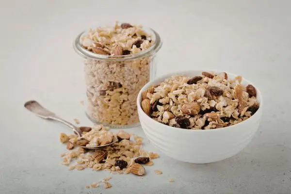 Granola caseira sem açúcar.