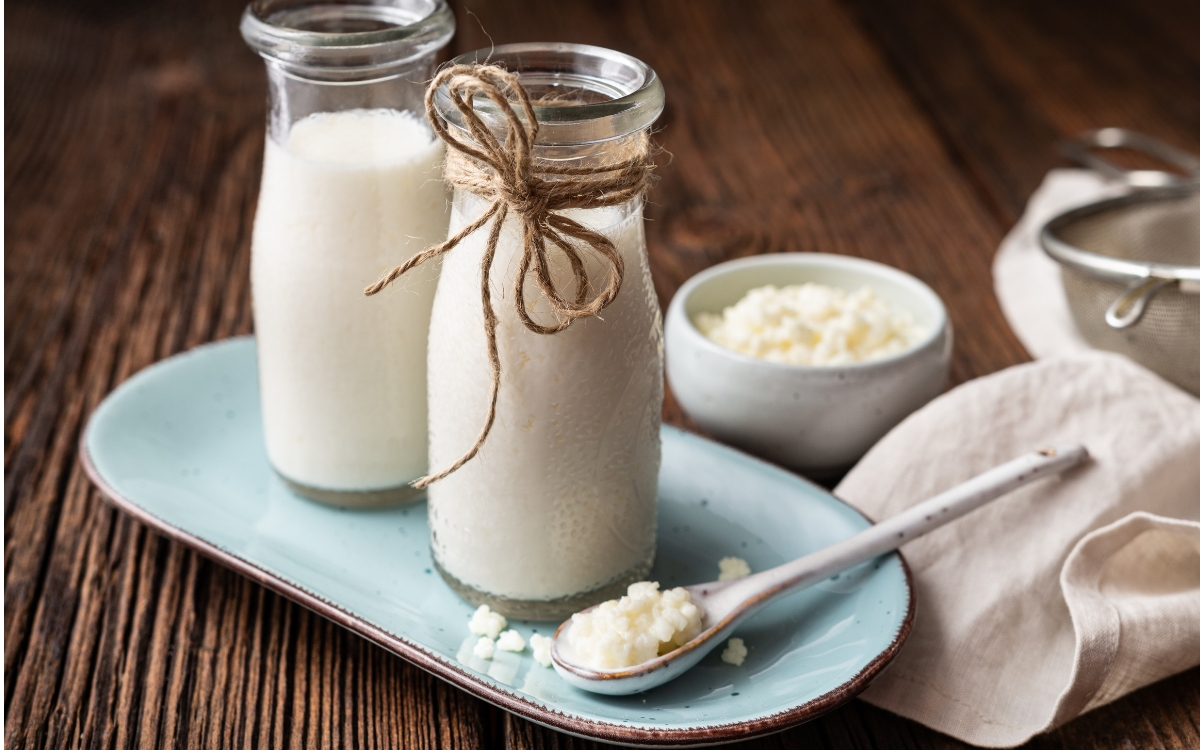 Todo mundo fala de kefir, mas o que ele realmente faz pela saúde? 2 O que é kefir