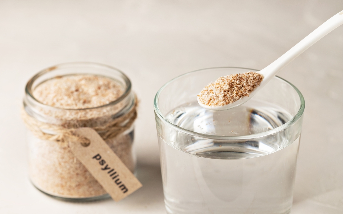 Chamam o psyllium de "Mounjaro de pobre". Mas será que a comparação faz sentido? 2 Psyllium