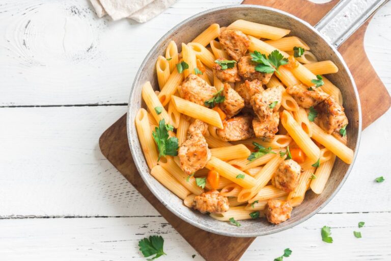 Salada de macarrão com frango: leve, refrescante e perfeita para facilitar a rotina 2 Salada de macarrão com frango.