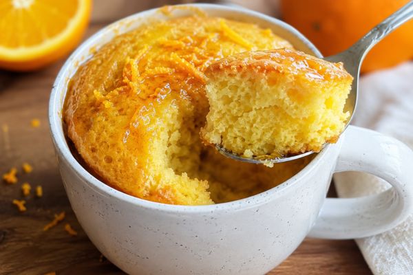 Bolo de laranja na caneca: a receita prática, saudável e que todo mundo ama 2 Bolo de laranja na caneca.
