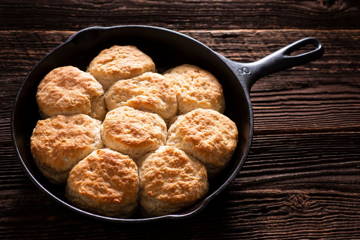 Pão de iogurte na frigideira: receita macia, prática e perfeita para o café da manhã 1 pão de iogurte de frigideira.