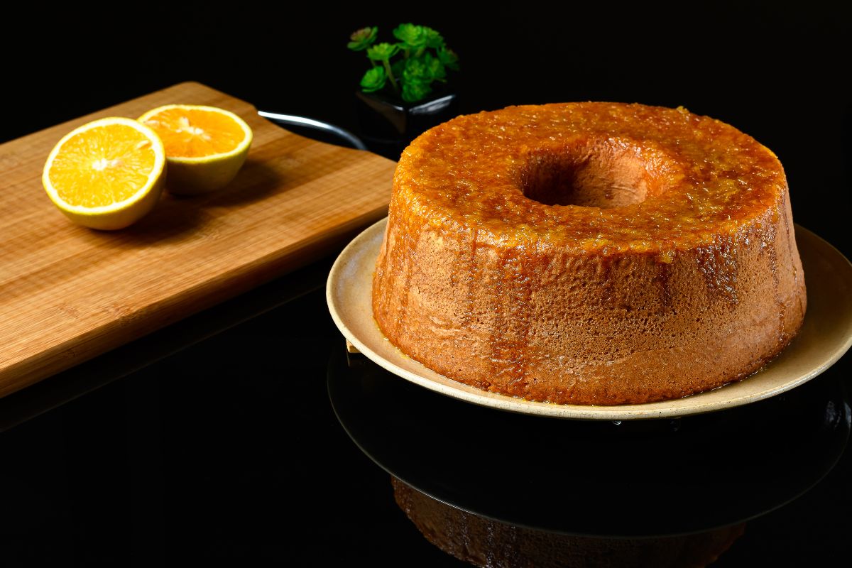 Bolo de laranja com iogurte natural.