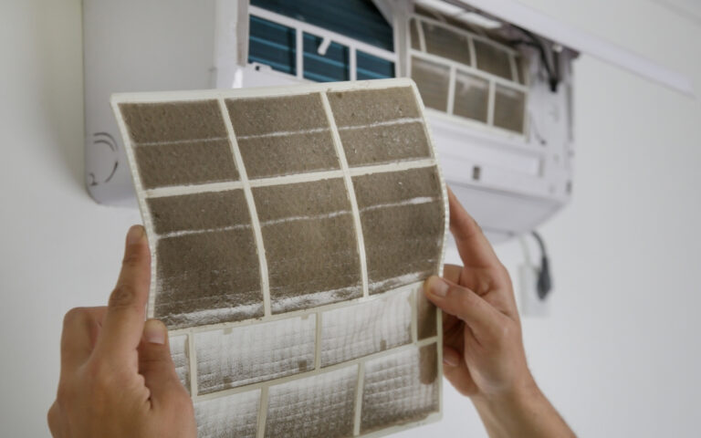De quanto em quanto tempo é preciso limpar o filtro do ar-condicionado? 2 Com que frequência limpar o filtro do ar-condicionado