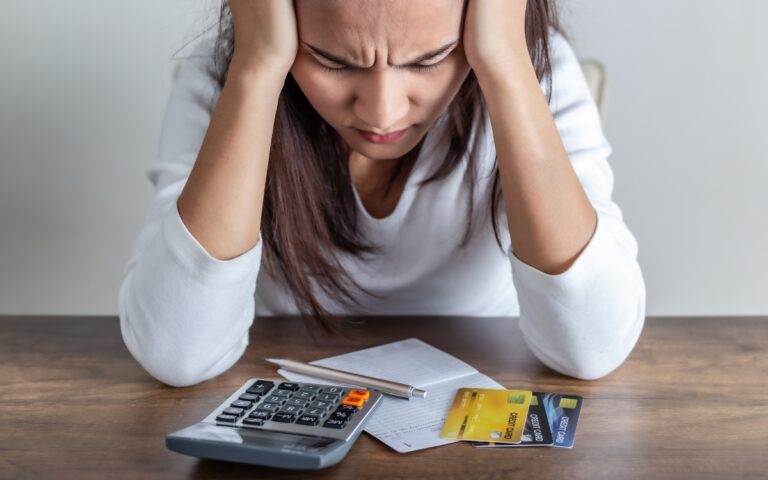 Dificuldades financeiras e memória