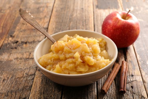 Maçã com canela no micro-ondas: receita saudável e pronta em minutos 2 Maçã com canela no micro-ondas.
