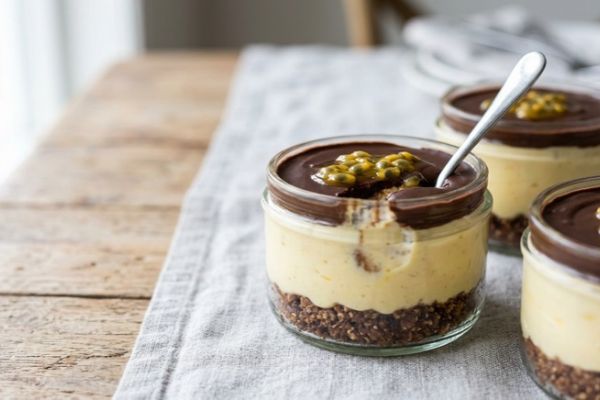 Pavê de maracujá com chocolate fit.