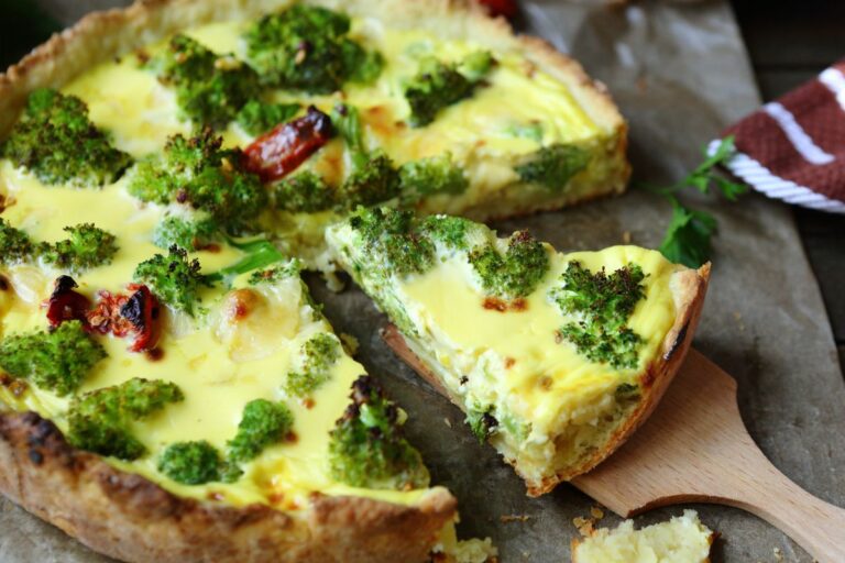 Quiche de brócolis fit cremosa.