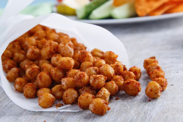 Snack de grão-de-bico crocante.
