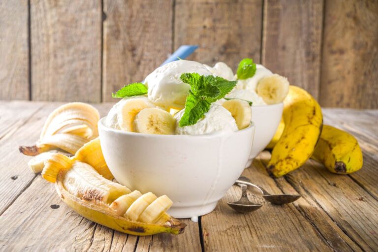 Sorvete fit de banana: sobremesa cremosa, saudável e fácil de preparar 3 Sorvete fit de banana.