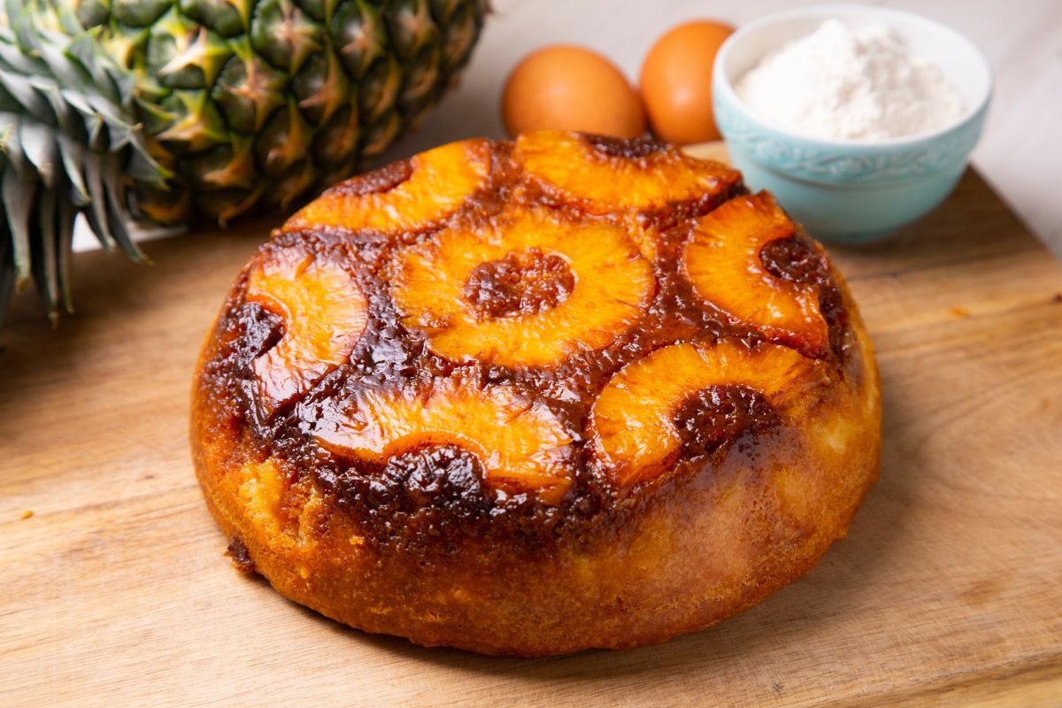Bolo de abacaxi caramelizado fit: receita saudável, fácil e saborosa 1 bolo de abacaxi caramelizado fit.