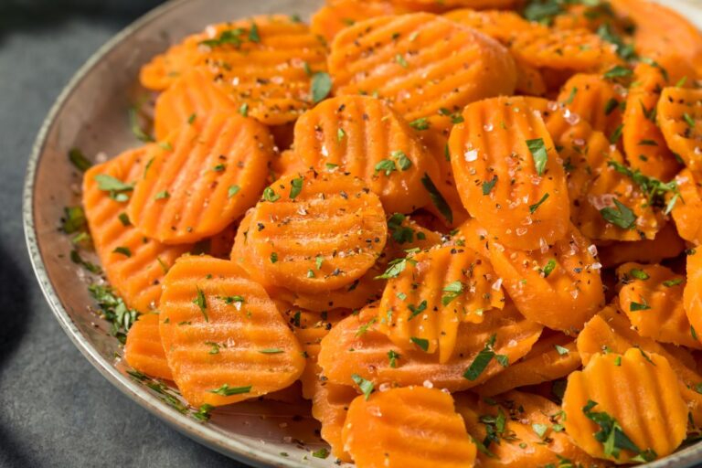 Chips de cenoura no micro-ondas: crocantes em poucos minutos 3 chips de cenoura no micro-ondas.
