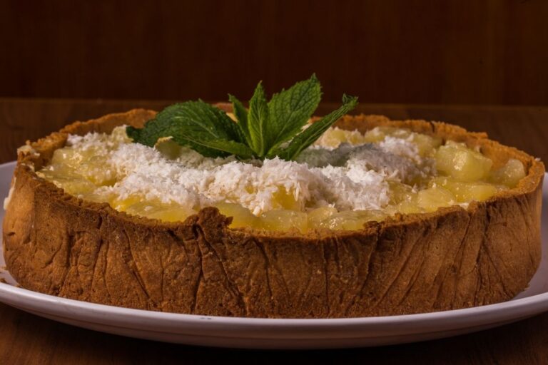 torta fit de abacaxi com coco.