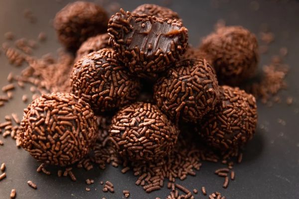 Brigadeiro fit de micro-ondas: veja o segredo para acertar o ponto 2 Brigadeiro fit de micro-ondas.
