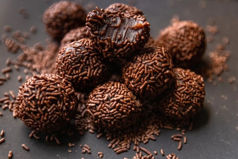Brigadeiro fit de micro-ondas: veja o segredo para acertar o ponto 2 Brigadeiro fit de micro-ondas.