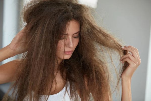 Cabelo áspero e embaraçando? Veja quando o acidificante pode ajudar 2 Como usar acidificante no cabelo.