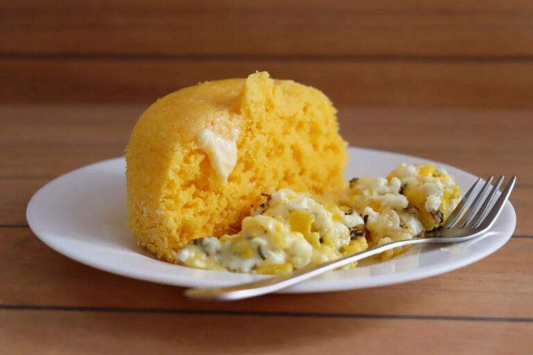 Cuscuz recheado com queijo e ovo: receita saudável que salva o seu café da manhã 3 Cuscuz recheado com queijo e ovo.