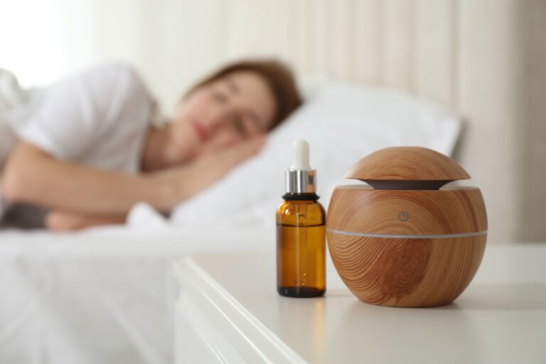 3 óleos essenciais que podem deixar sua noite mais tranquila 2 Óleos essenciais para dormir bem.