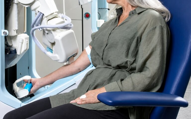 Teria coragem? Robô que acha a veia e tira sangue está liberado nos EUA 2 Robô que tira sangue