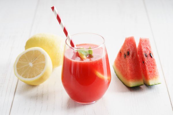 Suco de melancia com limão: refrescante, leve e pronto em minutos 2 Suco de melancia com limão.