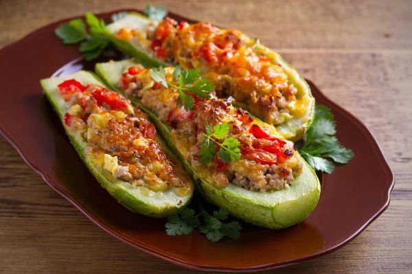 Abobrinha recheada na air fryer: um almoço leve e fácil de preparar 2 Abobrinha recheada na air fryer.