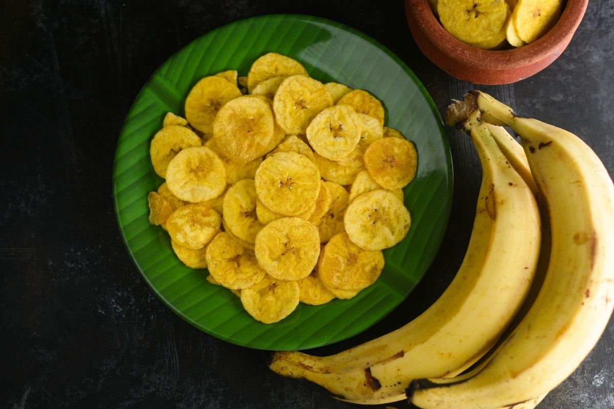 Chips de banana na airfryer: crocantes, fáceis e sem açúcar 1 chips de banana.