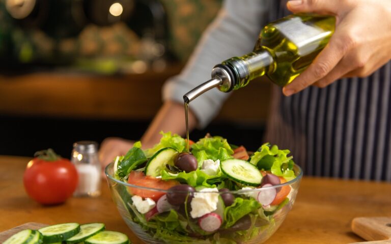 Salada com azeite primeiro e só depois os carboidratos: será que essa ordem pode mudar os picos de glicose? 2 Azeite antes dos carboidratos