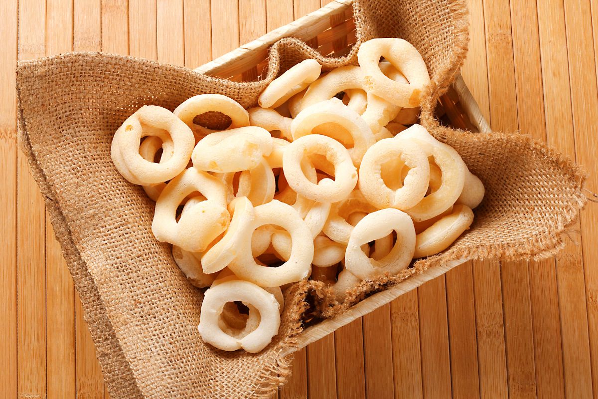 Biscoito de polvilho assado: crocante, econômico e perfeito para um café da manhã caseiro 1 Biscoito de polvilho assado.