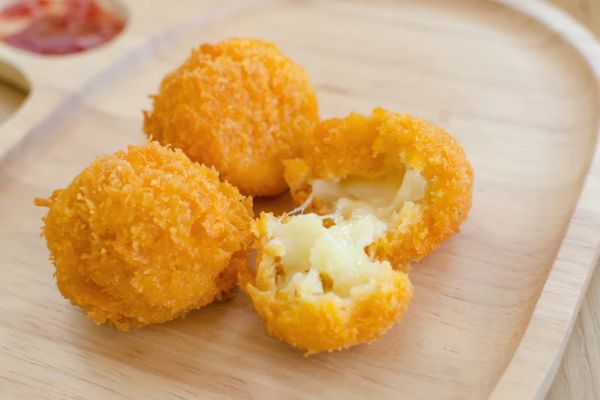 Bolinho de queijo na airfryer: petisco crocante com poucos ingredientes 2 Bolinho de queijo na airfryer.