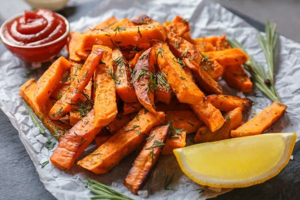 Batata-doce crocante na airfryer: fica dourada sem precisar mergulhar no óleo 2 batata-doce crocante na airfryer.