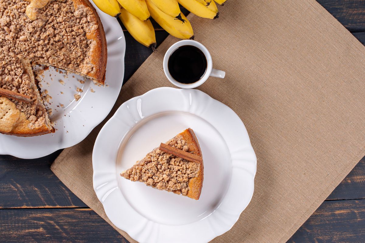 Bolo de banana com canela de frigideira: café da manhã saudável em 15 minutos 1 bolo de banana com canela de frigideira.