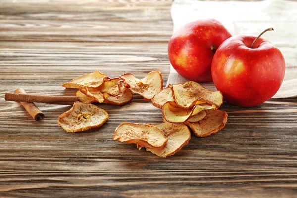 Chips de maçã na airfryer: crocantes, fáceis e ótimos para o lanche 2 chips de maçã na airfryer