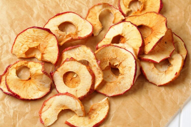 Chips de maçã na airfryer: crocantes, fáceis e ótimos para o lanche 2 chips de maçã na airfryer.